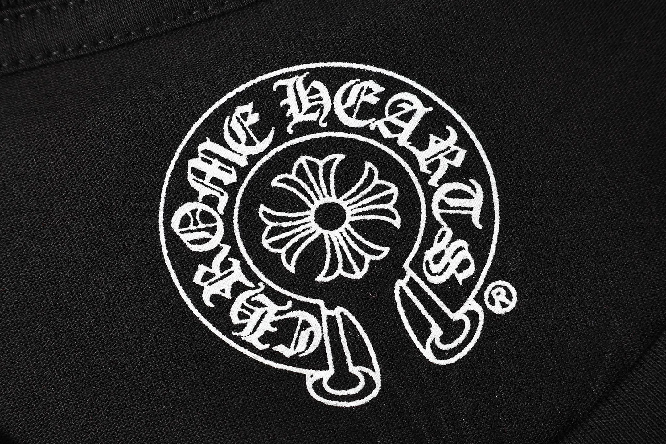 P150 Cross-border model, please do not place an order if you are pursuing quality -Chrome Hearts/Chrome Heart Cross Sanskrit foam printed short-sleeved T-shirt -High weight, high density and high quality. The wool is soft, delicate and skin-friendly. It feels soft and silky. It has excellent warmth and skin-friendly properties.